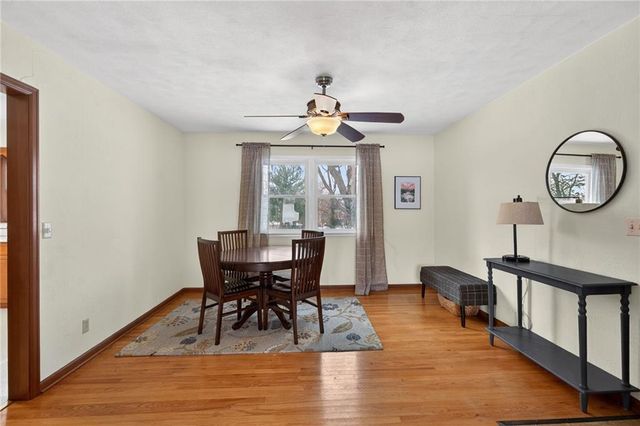 542 Maple Avenue, Smithville, MO 64089