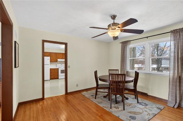 542 Maple Avenue, Smithville, MO 64089