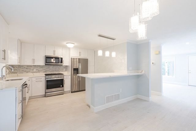 14 Deer Path 6, Maynard, MA 01754