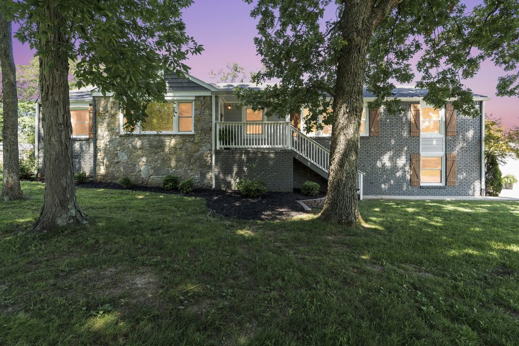 4200 Hunters Point Pike, Lebanon, TN 37087