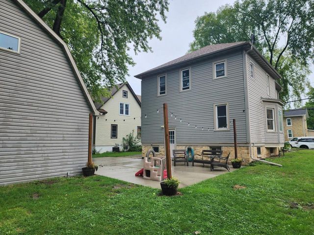 706 S 9th STREET, Watertown, WI 53094