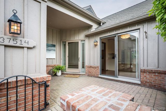 37514 Amber Drive, Farmington Hills, MI 48331