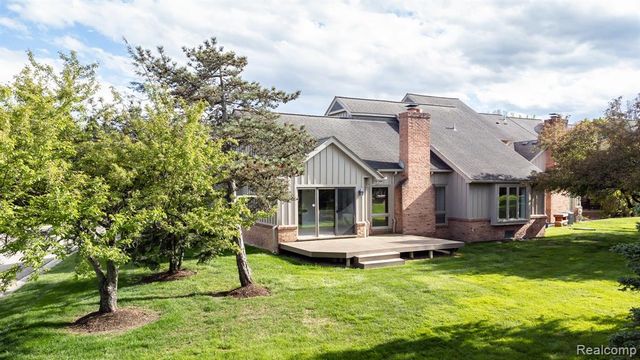 37514 Amber Drive, Farmington Hills, MI 48331