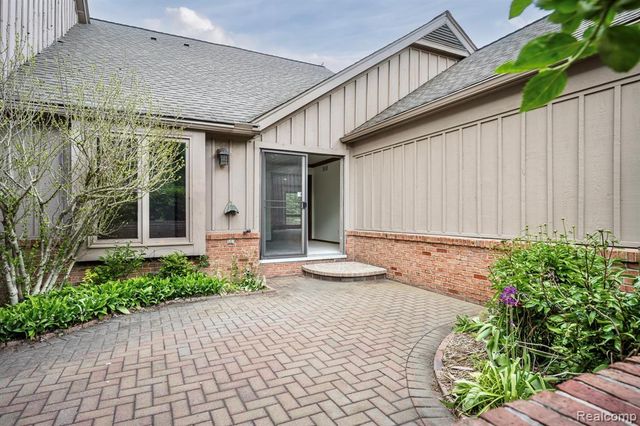 37514 Amber Drive, Farmington Hills, MI 48331