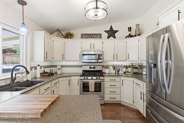 5268 E Woodland DR, Post Falls, ID 83854
