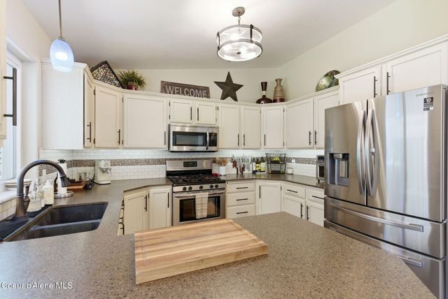 5268 E Woodland DR, Post Falls, ID 83854