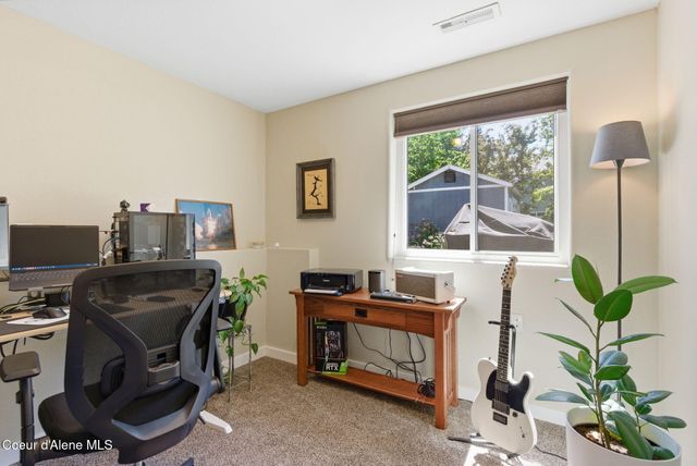 5268 E Woodland DR, Post Falls, ID 83854