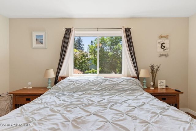 5268 E Woodland DR, Post Falls, ID 83854