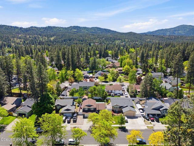 5268 E Woodland DR, Post Falls, ID 83854