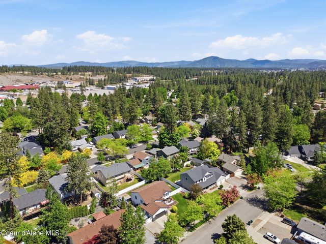 5268 E Woodland DR, Post Falls, ID 83854