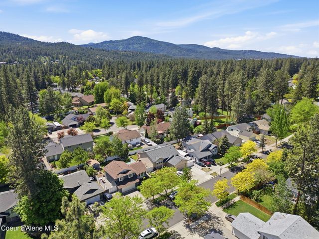 5268 E Woodland DR, Post Falls, ID 83854