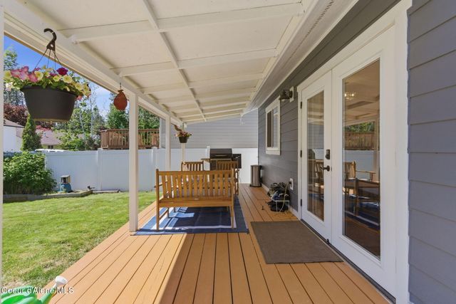 5268 E Woodland DR, Post Falls, ID 83854