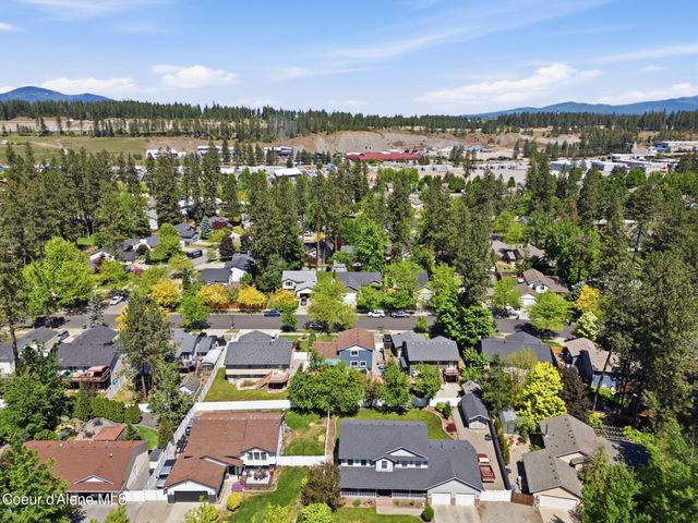 5268 E Woodland DR, Post Falls, ID 83854