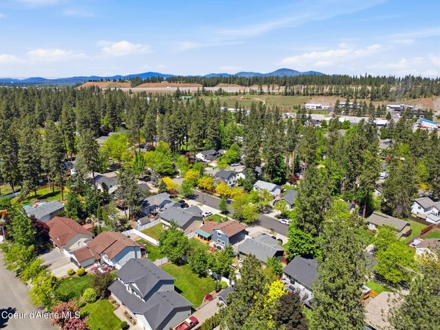 5268 E Woodland DR, Post Falls, ID 83854