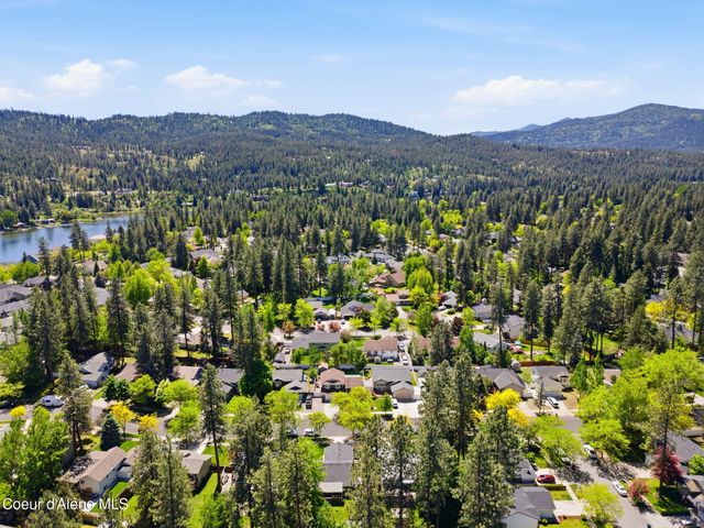 5268 E Woodland DR, Post Falls, ID 83854
