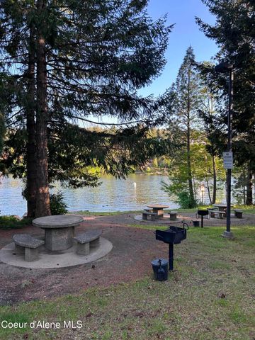 5268 E Woodland DR, Post Falls, ID 83854