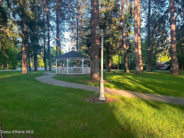 5268 E Woodland DR, Post Falls, ID 83854