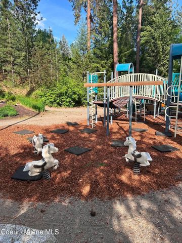 5268 E Woodland DR, Post Falls, ID 83854
