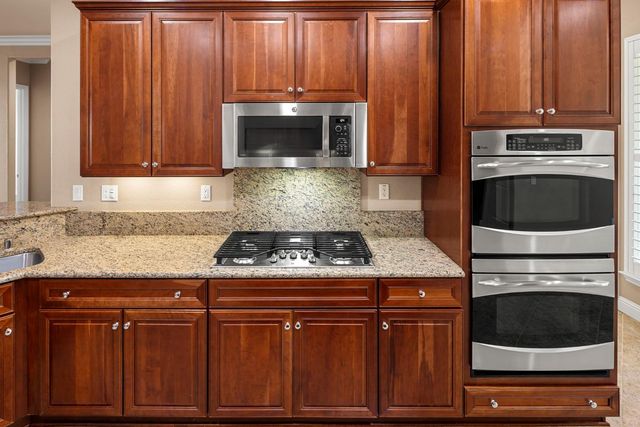 2446 Langtree Dr, Roseville, CA 95747