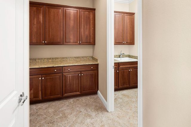 2446 Langtree Dr, Roseville, CA 95747