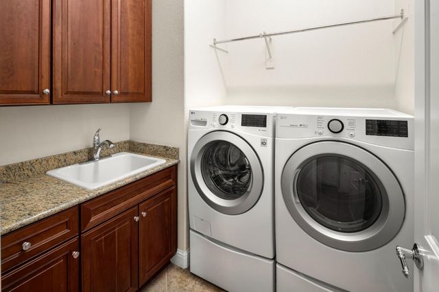 2446 Langtree Dr, Roseville, CA 95747