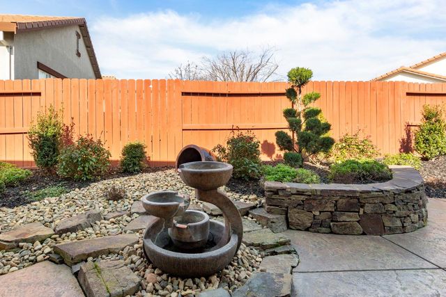 2446 Langtree Dr, Roseville, CA 95747