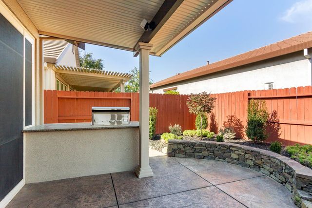 2446 Langtree Dr, Roseville, CA 95747