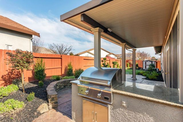 2446 Langtree Dr, Roseville, CA 95747