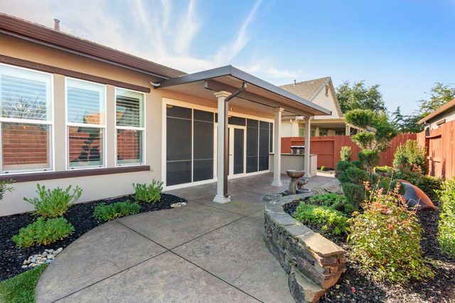 2446 Langtree Dr, Roseville, CA 95747