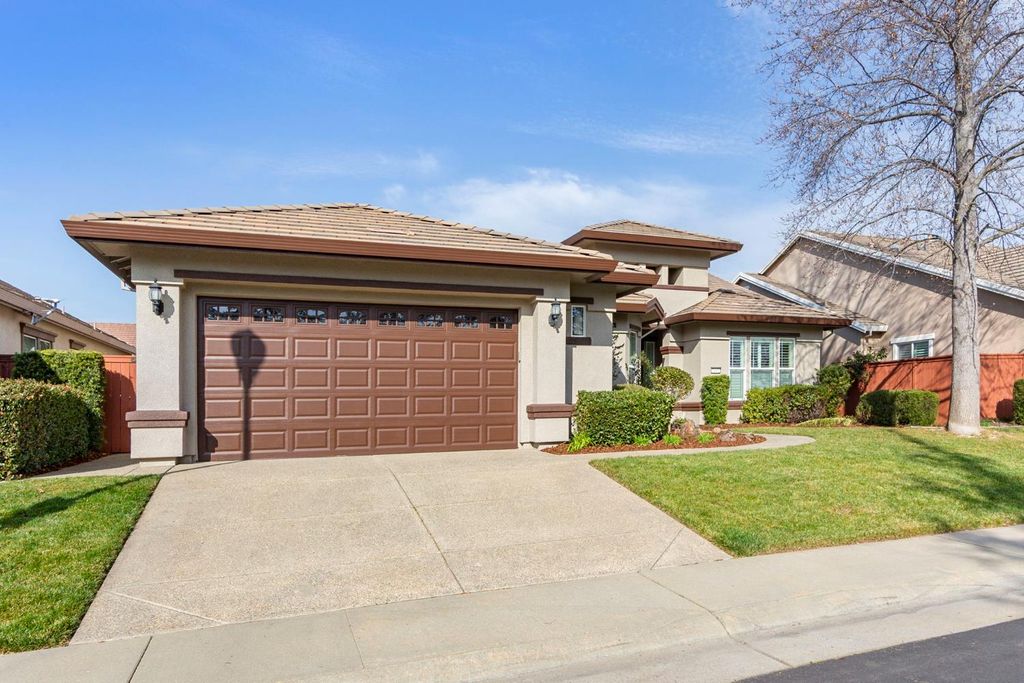 2446 Langtree Dr, Roseville, CA 95747