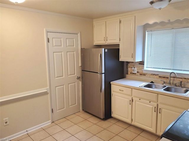 621 Bethune DR, Virginia Beach, VA 23452