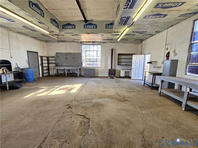 74 Conner St, Dillwyn, VA 23936