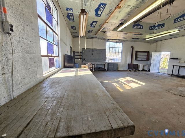 74 Conner St, Dillwyn, VA 23936