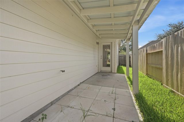 872 Rock Harbor Lane, League City, TX 77573