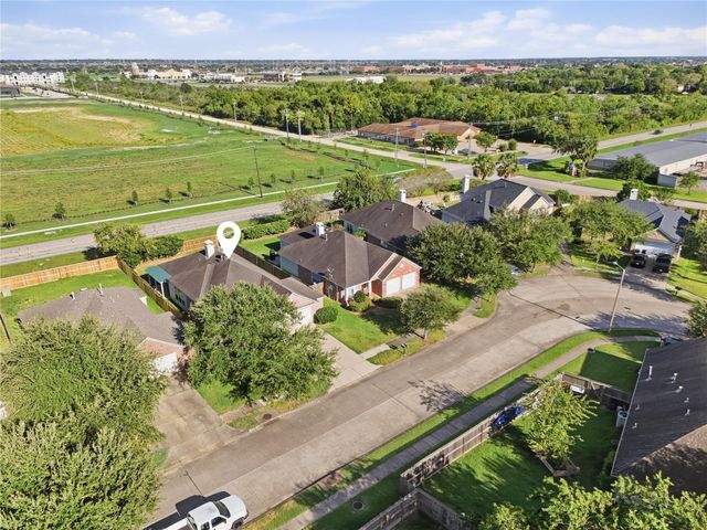 872 Rock Harbor Lane, League City, TX 77573