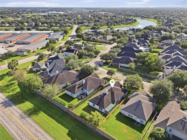 872 Rock Harbor Lane, League City, TX 77573