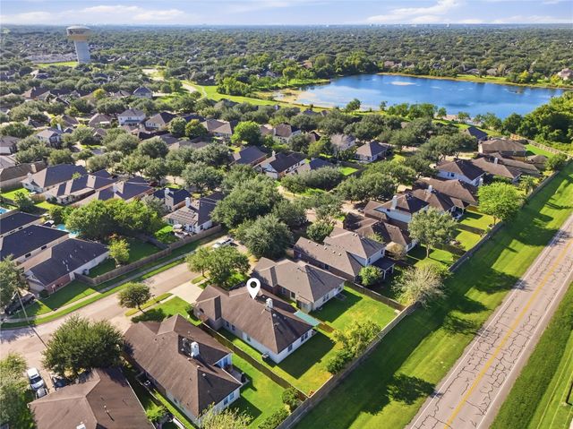 872 Rock Harbor Lane, League City, TX 77573