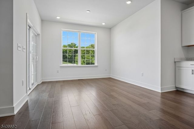 52 Eastwood Ter, East Hanover Twp., NJ 07936