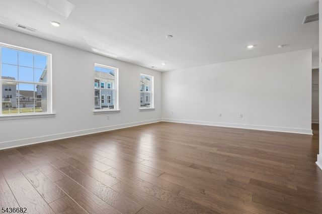 52 Eastwood Ter, East Hanover Twp., NJ 07936