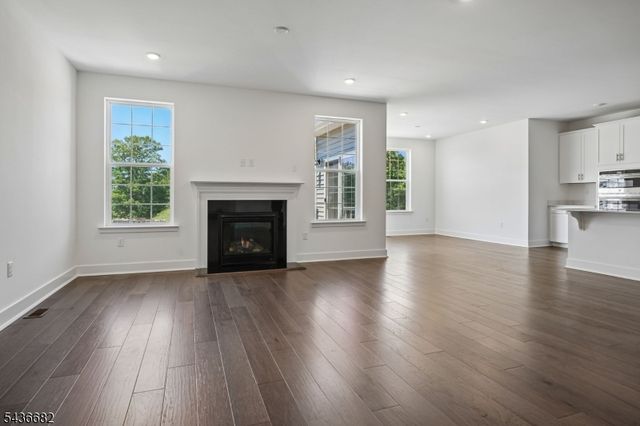 52 Eastwood Ter, East Hanover Twp., NJ 07936
