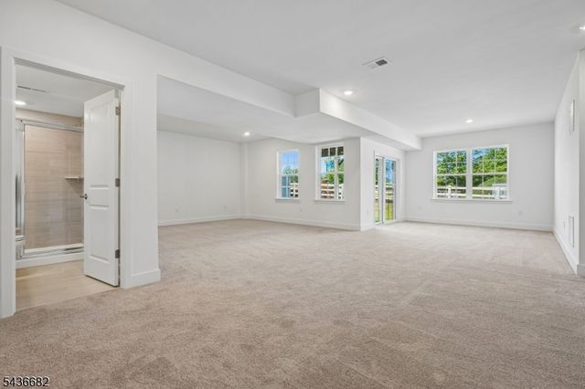 52 Eastwood Ter, East Hanover Twp., NJ 07936