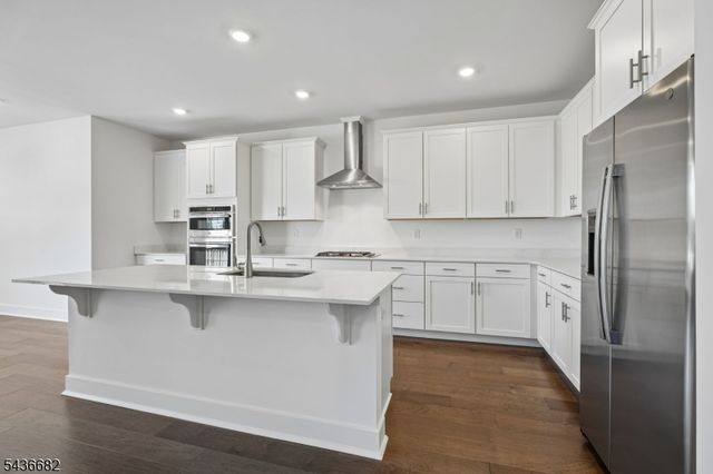 52 Eastwood Ter, East Hanover Twp., NJ 07936