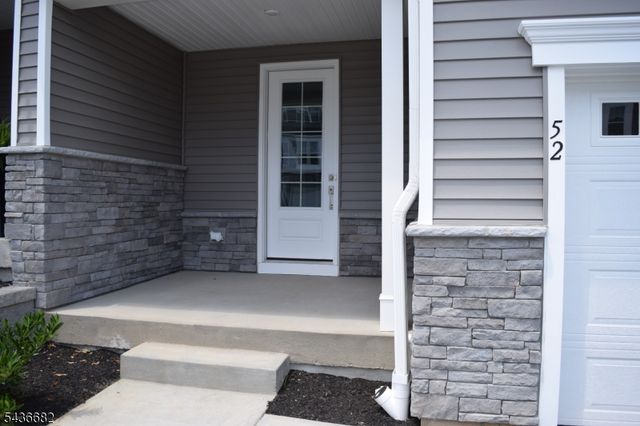 52 Eastwood Ter, East Hanover Twp., NJ 07936