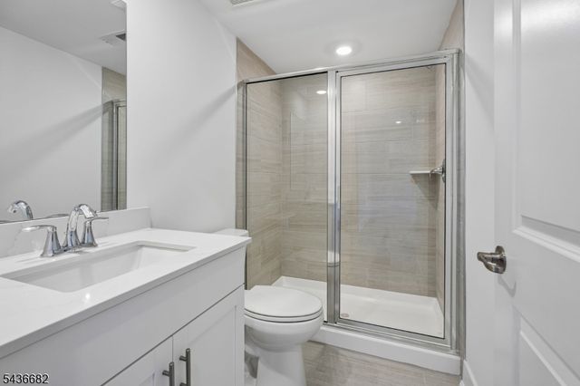 52 Eastwood Ter, East Hanover Twp., NJ 07936