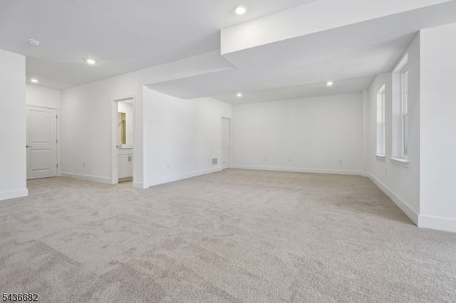 52 Eastwood Ter, East Hanover Twp., NJ 07936