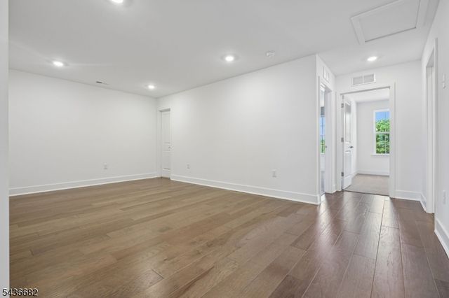 52 Eastwood Ter, East Hanover Twp., NJ 07936