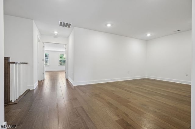 52 Eastwood Ter, East Hanover Twp., NJ 07936