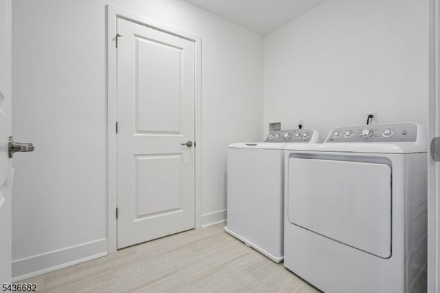 52 Eastwood Ter, East Hanover Twp., NJ 07936