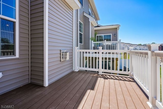 52 Eastwood Ter, East Hanover Twp., NJ 07936