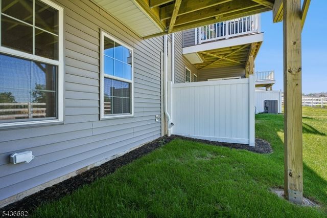 52 Eastwood Ter, East Hanover Twp., NJ 07936